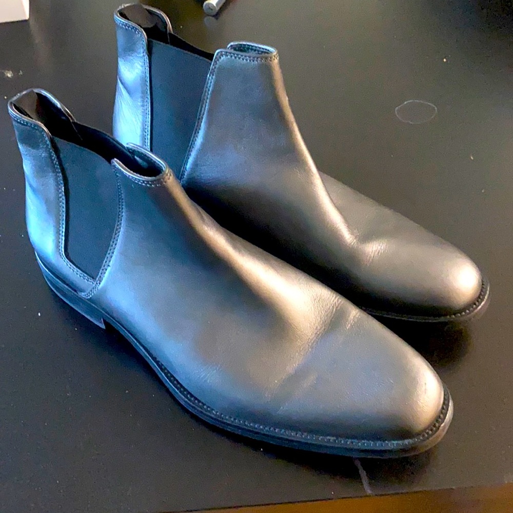 ALDO Men’s Size 11 Shiny Space Silver Low-Cut Boot